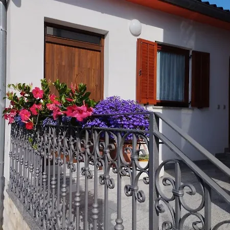 House Only 200m From 아파트