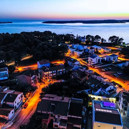 House Only 200m From * 파자나