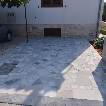House Only 200m From 아파트 파자나