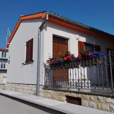 House Only 200m From * 파자나